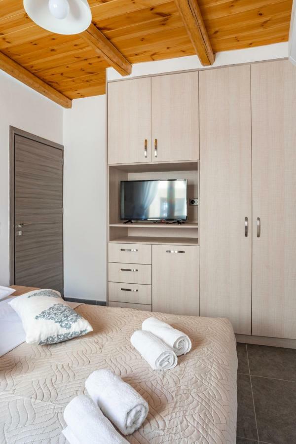 Marilena Natural Stone House, By Hellocrete Pigi  ภายนอก รูปภาพ